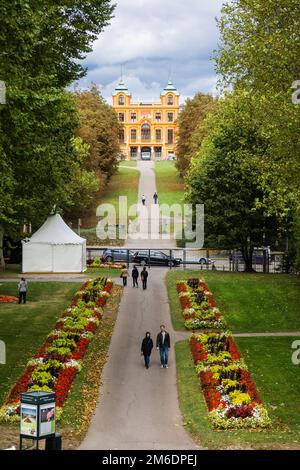 Percorso attraverso il parco del castello barocco a ludwigsburg Foto Stock