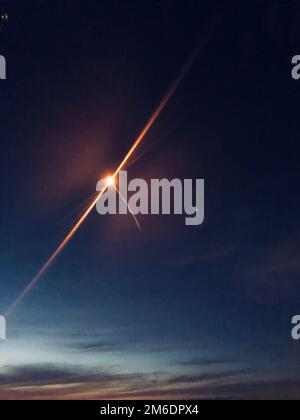 Lancio di un razzo Falcon Heavy da SpaceX a Cape Canaveral, Florida, USA Foto Stock