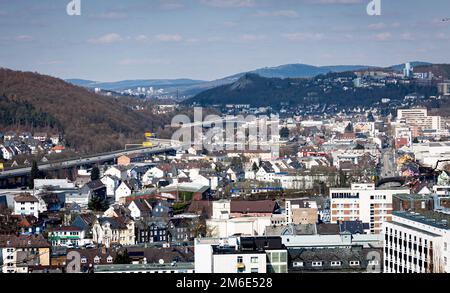 Paesaggio urbano di Siegen e Weidenau nella zona di Siegerland Foto Stock