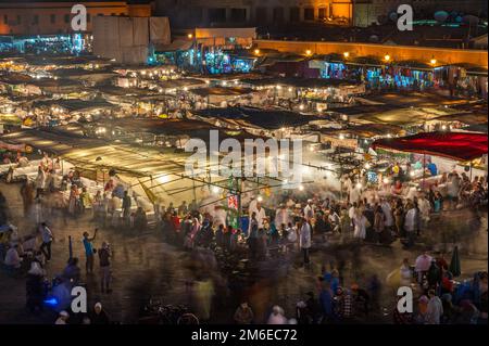 La Jemaa El Fnaa, quadrato e la piazza del mercato di Marrakech, Marocco Foto Stock