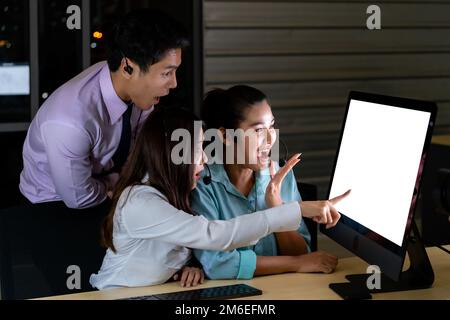 Lavoro notturno del team del call center Foto Stock