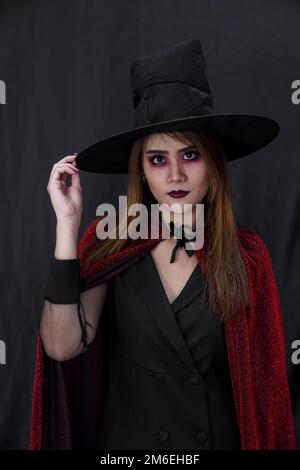 Ritratto di donna asiatica in tessuto di Halloween Foto Stock