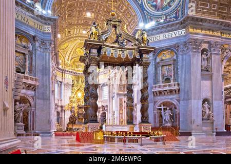 Vaticano, 23 2019 marzo: Interno della basilica di San Pietro nella città del Vaticano. La Basilica Papale di San Pietro in Vaticano. Chiesa costruita nel t Foto Stock