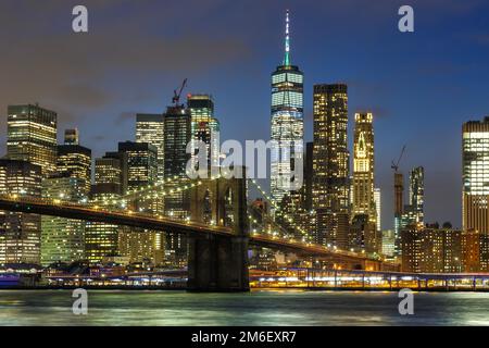 New York City Skyline Nacht Stadt Manhattan Ponte di Brooklyn Abend World Trade Center Foto Stock