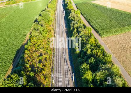 Eisenbahnstrecke Gleise Schienen Eisenbahn Strecke Zug Bahnstrecke antenna Luftbild Foto Stock
