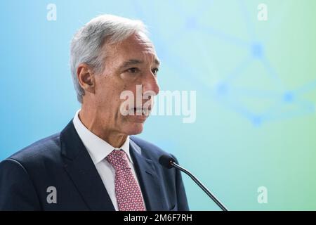 Lissabon, Portogallo. 04th Jan, 2023. Joao Gomes Cravinho, ministro degli Affari esteri del Portogallo, interviene in una conferenza stampa dopo una conferenza degli ambasciatori portoghesi. Credit: Christophe Gateau/dpa/Alamy Live News Foto Stock