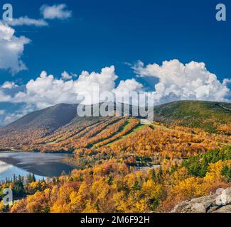 Vista del lago di eco da artista Bluff in autunno Foto Stock