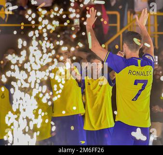 Riyadh, Arabia Saudita. 03rd Jan, 2023. Riyadh, Regno, Arabia Saudita, 3 gennaio 2023, La star del calcio portoghese Cristiano Ronaldo ha presentato allo stadio di Marsool Park con la sua nuova maglia dell'AlNassr Football Club di Riyadh, Regno dell'Arabia Saudita, il 3 gennaio 2023. Foto di Balkis Press/ABACAPRESS.COM Credit: Abaca Press/Alamy Live News Foto Stock