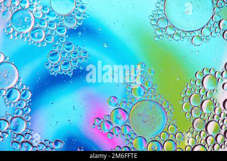 Colorato sfondo astratto con gocce d'olio sull'acqua Foto Stock