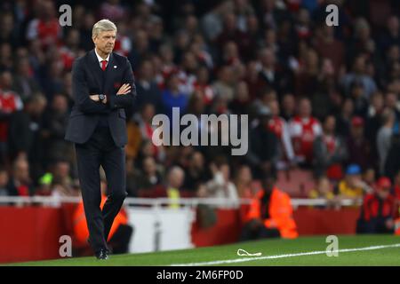 Direttore di Arsenal, Arsene Wenger orologi on - Arsenal contro Lincoln City, The Emirates fa Cup Quarter-final, Emirates Stadium, Londra - 11th marzo 2017. Foto Stock