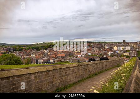 Whitby - 23 2022 maggio: Città medievale di Whitby, Inghilterra. Foto Stock