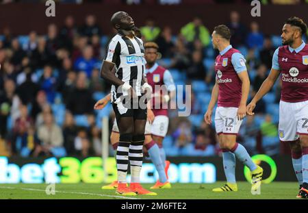 Mohamed Diamé di Newcastle Utd reagisce quando perde una chance - Aston Villa contro Newcastle United, Sky Bet Championship, Villa Park, Birmingham - 24th settembre 2016. Foto Stock