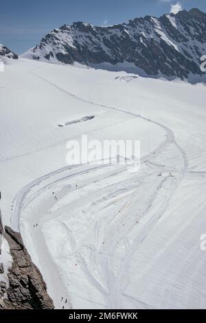 Sentiero escursionistico nella neve - Vista dall'Osservatorio della Sphinx di Jungfraujoch - Regione di Jungfrau - Alpi svizzere, Svizzera - Grindelwald, Foto Stock
