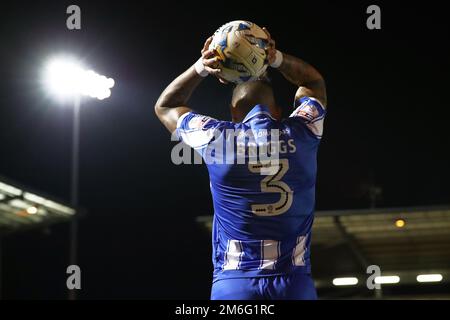 Matthew Briggs of Colchester United si lancia - Colchester United contro Mansfield Town, Sky Bet League Two, Weston Homes Community Stadium, Colchester - 14th marzo 2017. Foto Stock