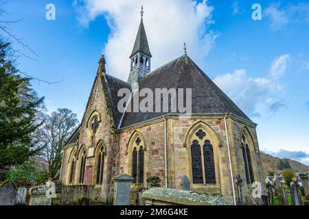 Luss Parish Church nel pittoresco villaggio di Luss sul Loch Lomond in Scozia, Regno Unito Foto Stock