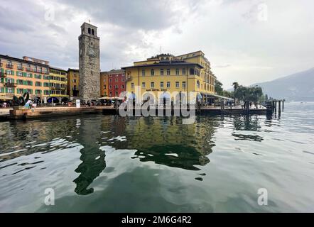 Porto di riva del garda in italia Foto Stock