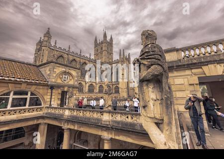 Bath - Maggio 29 2022: Bagni romani nella vecchia città romana di Bath, Inghilterra. Foto Stock