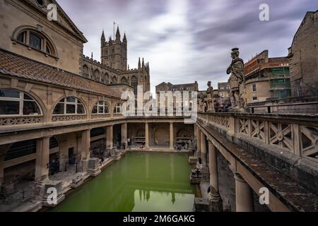 Bath - Maggio 29 2022: Bagni romani nella vecchia città romana di Bath, Inghilterra. Foto Stock
