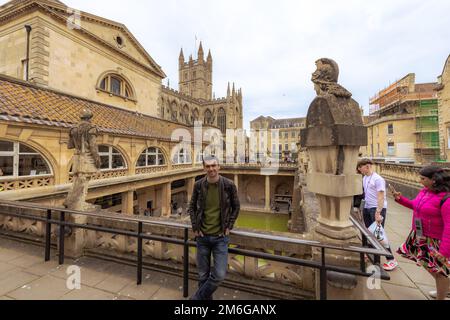Bath - Maggio 29 2022: Bagni romani nella vecchia città romana di Bath, Inghilterra. Foto Stock