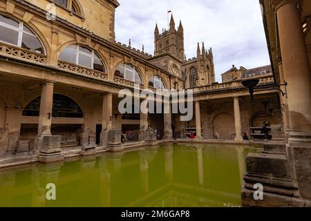 Bath - Maggio 29 2022: Bagni romani nella vecchia città romana di Bath, Inghilterra. Foto Stock