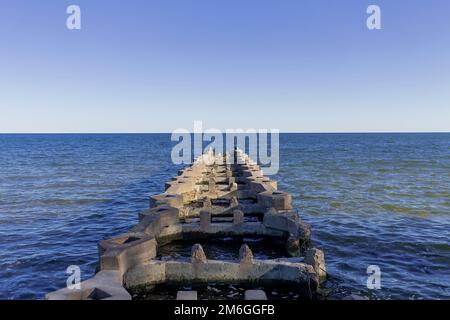 Il frangiflutti sulle rive del lago Michigan Foto Stock