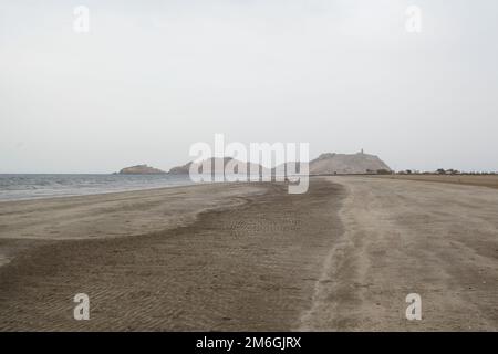 Una spiaggia deserta a Suwadi, Oman Foto Stock