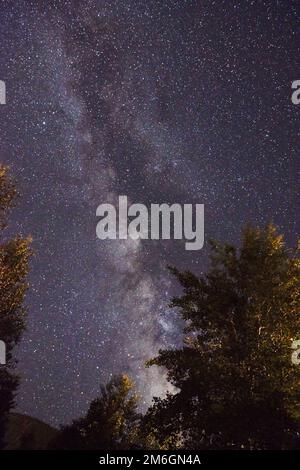 La galassia della Via Lattea vista da Crested Butte in Colorado in estate Foto Stock