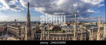 Milano, Italia. Vista panoramica dalle terrazze del Duomo, dalle terrazze del Duomo. Foto Stock