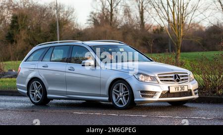 Motore diesel argento 2014 Mercedes Benz Classe C station wagon Foto Stock