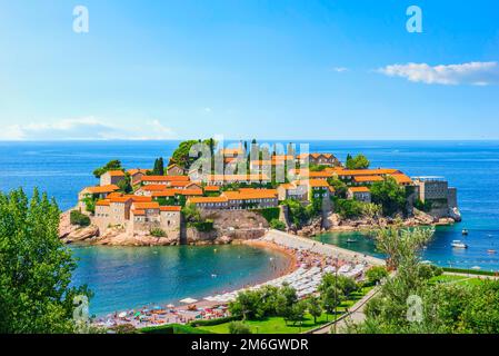 Spiaggia vicino a Sveti Stefan Foto Stock