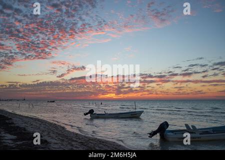 Il sole tramonta sul mare, il Golfo del Messico il sole tramonta sul mare, il Golfo del Messico dettaglio di acqua scintillante come il sole tramonta sul mare, t Foto Stock