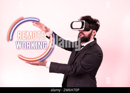 Segnale che visualizza lavoro remoto. Concetto di Internet situazione in cui un dipendente lavora principalmente da casa Foto Stock