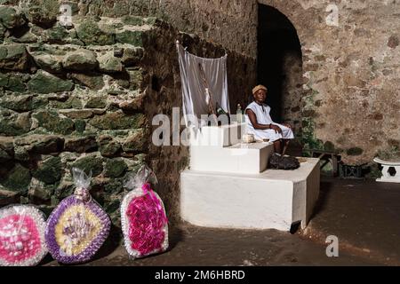 Interno, prigione, santuario, sacerdote, Cape Coast Castle, Forte storico, Costa d'Oro, castello degli schiavi, patrimonio dell'umanità dell'UNESCO, Costa del Capo, Ghana Foto Stock