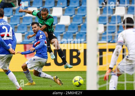 Reggio Emilia, Italia. 04th Jan, 2023. Armand Laurentie (Sassuolo) in occasione di US Sassuolo vs UC Sampdoria, campionato italiano di calcio Serie A match in Reggio Emilia, Italy, Gennaio 04 2023 Credit: Independent Photo Agency/Alamy Live News Foto Stock