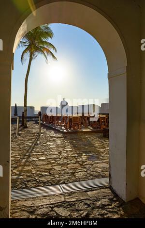 Interno di una vecchia fortezza in stile coloniale su Salvador, Bahia Foto Stock