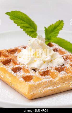 Waffle belgi con mirtilli Foto Stock