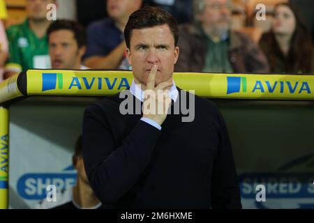 Direttore di Wigan Athletic, Gary Caldwell guarda su - Norwich City contro Wigan Athletic, Sky Bet Championship, Carrow Road, Norwich - 13th settembre 2016. Foto Stock