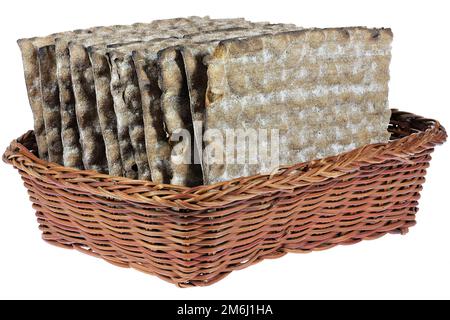 Pane piatto di segale svedese isolato su sfondo bianco Foto Stock