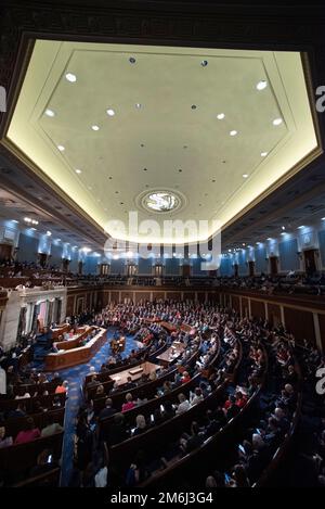 Washington, Stati Uniti d'America. 04th Jan, 2023. Gli Stati Uniti La Camera dei rappresentanti si riunisce per tenere un quarto voto per il Presidente della Camera, mercoledì 4 gennaio 2023.Credit: Cliff Owen/CNP/Sipa USA Credit: Sipa USA/Alamy Live News Foto Stock