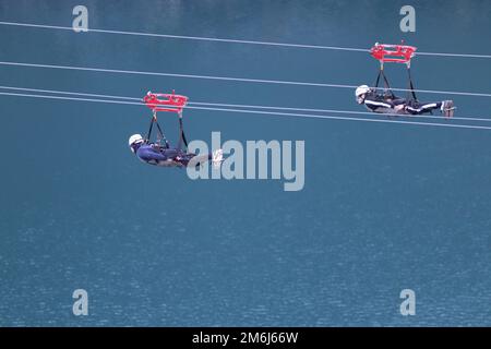 Mondo zip cava di Penryn Bethesda Wales è il più veloce zip wire nel regno unito e quasi il più lungo a 2km e velocità di circa 100mph Foto Stock