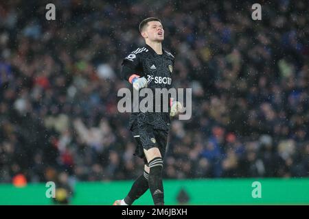 Leeds, Regno Unito. 04th Jan, 2023. Il portiere di Leeds Illian Meslier celebra l'equalizzatore di Leeds per renderlo 2-2 *** durante la partita della Premier League tra Leeds United e West Ham United a Elland Road, Leeds, Inghilterra, il 4 gennaio 2023. Foto di Simon Hall. Solo per uso editoriale, licenza richiesta per uso commerciale. Non è utilizzabile nelle scommesse, nei giochi o nelle pubblicazioni di un singolo club/campionato/giocatore. Credit: UK Sports Pics Ltd/Alamy Live News Foto Stock