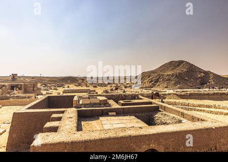 Saqqara, Egitto - 14 novembre 2021: Le antiche tombe Saqqara a Saqqara, Egitto Foto Stock