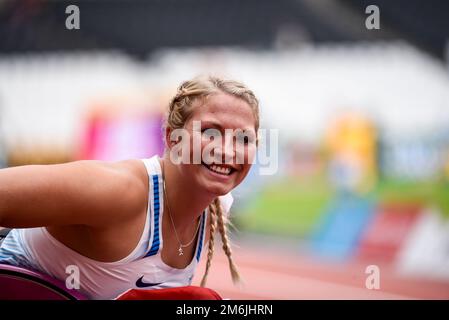 Sammi Kinghorn festeggia la vittoria dell'oro nella gara su sedia a rotelle del 100m T53 al Campionato Mondiale di Para Athletics 2017 di Londra, Regno Unito. Atleta britannico Foto Stock