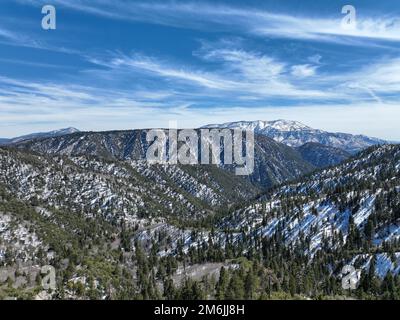 Vista aerea su Big Bear Valey e sul lago con Now, California del Sud, Stati Uniti Foto Stock
