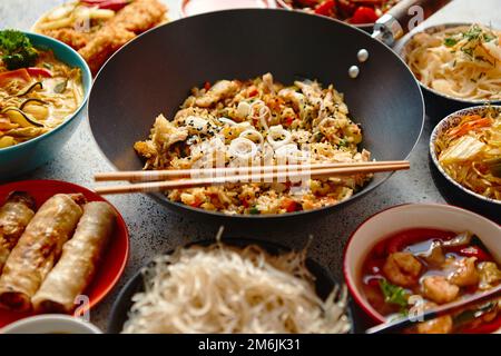 Cibo cinese set. In stile asiatico concetto alimentare composizione. Foto Stock