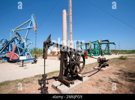 Attrezzature storiche per giacimenti petroliferi a Midland, Texas Foto Stock