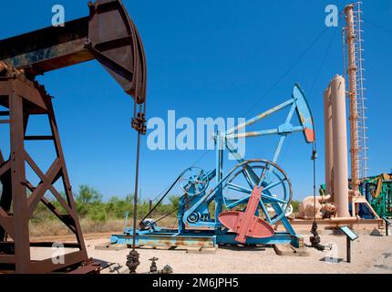 Attrezzature storiche per giacimenti petroliferi a Midland, Texas Foto Stock