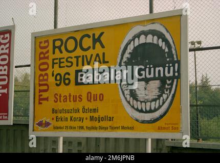 Poster per un concerto Status Quo a Istanbul, Turchia, nel 1996. Foto Stock