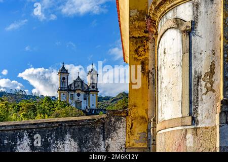 Prospettiva delle chiese in stile barocco a Ouro Preto Foto Stock