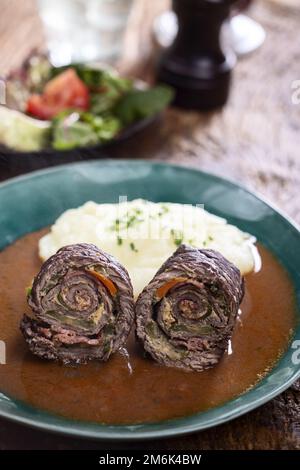 Involtini di carne con purè di patate Foto Stock